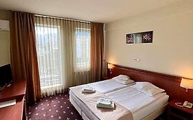 Hotel Seven